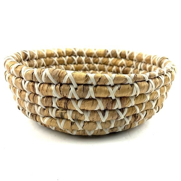 Rustic Woven Wicker Basket 11 inches - Picture 3 of 11